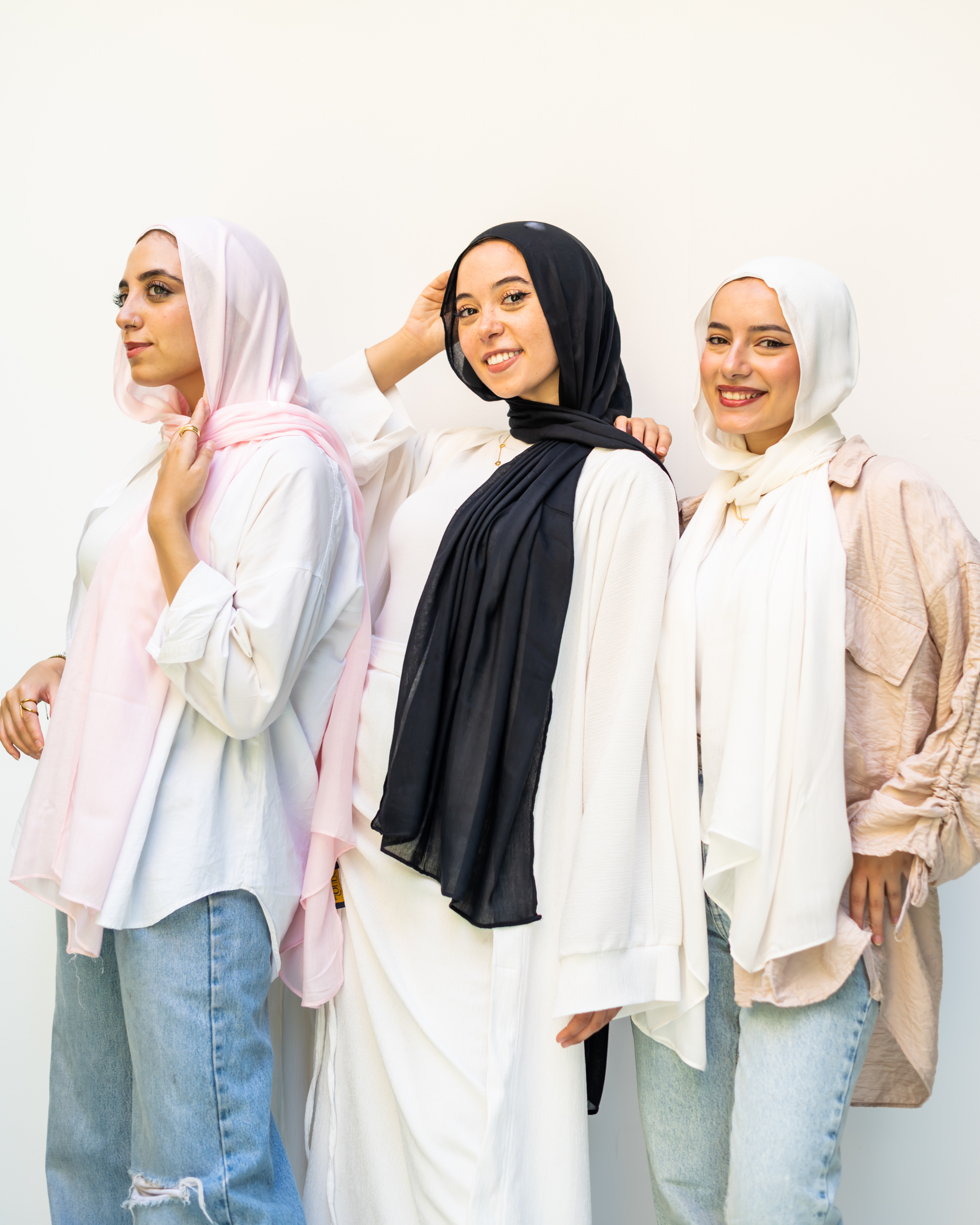 Black colored modal - Image 4