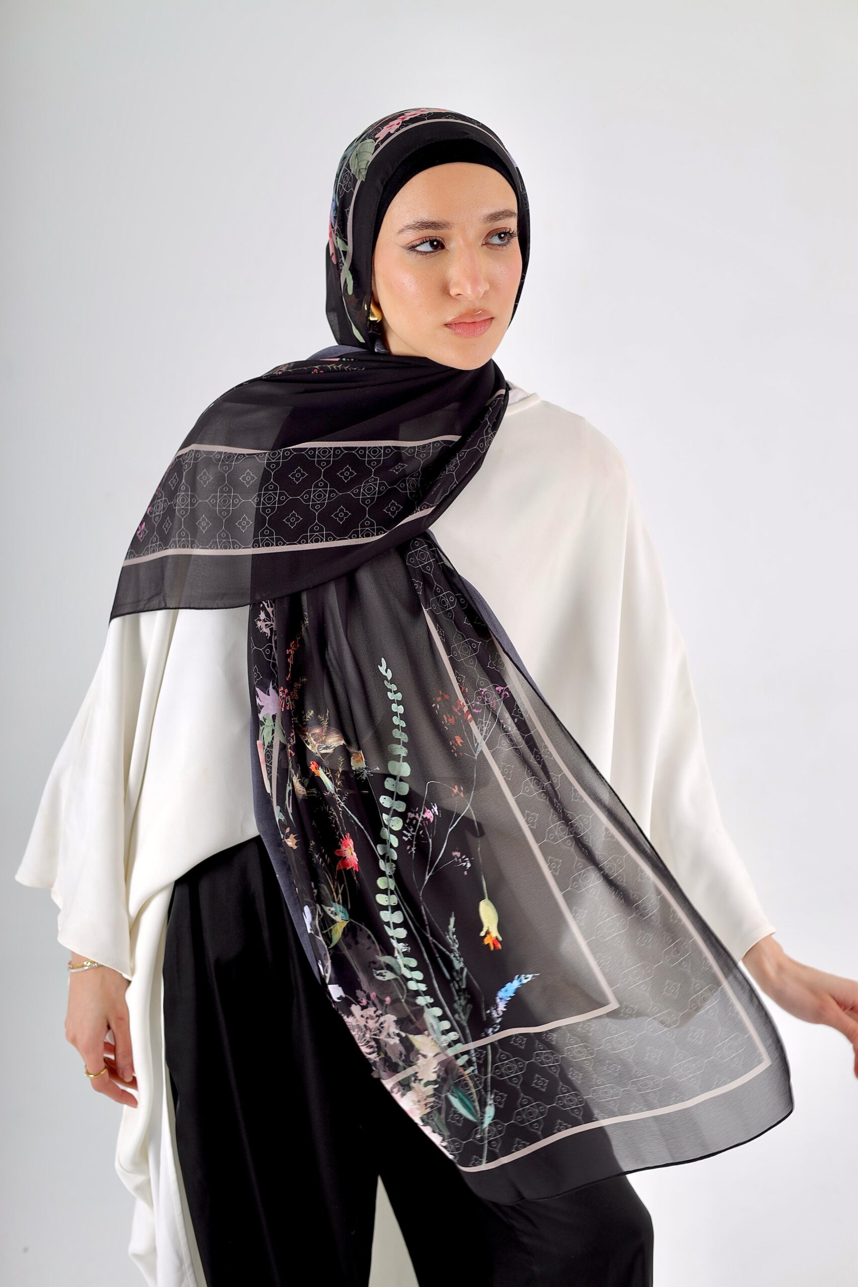 Noir Jardin scarf - Image 5